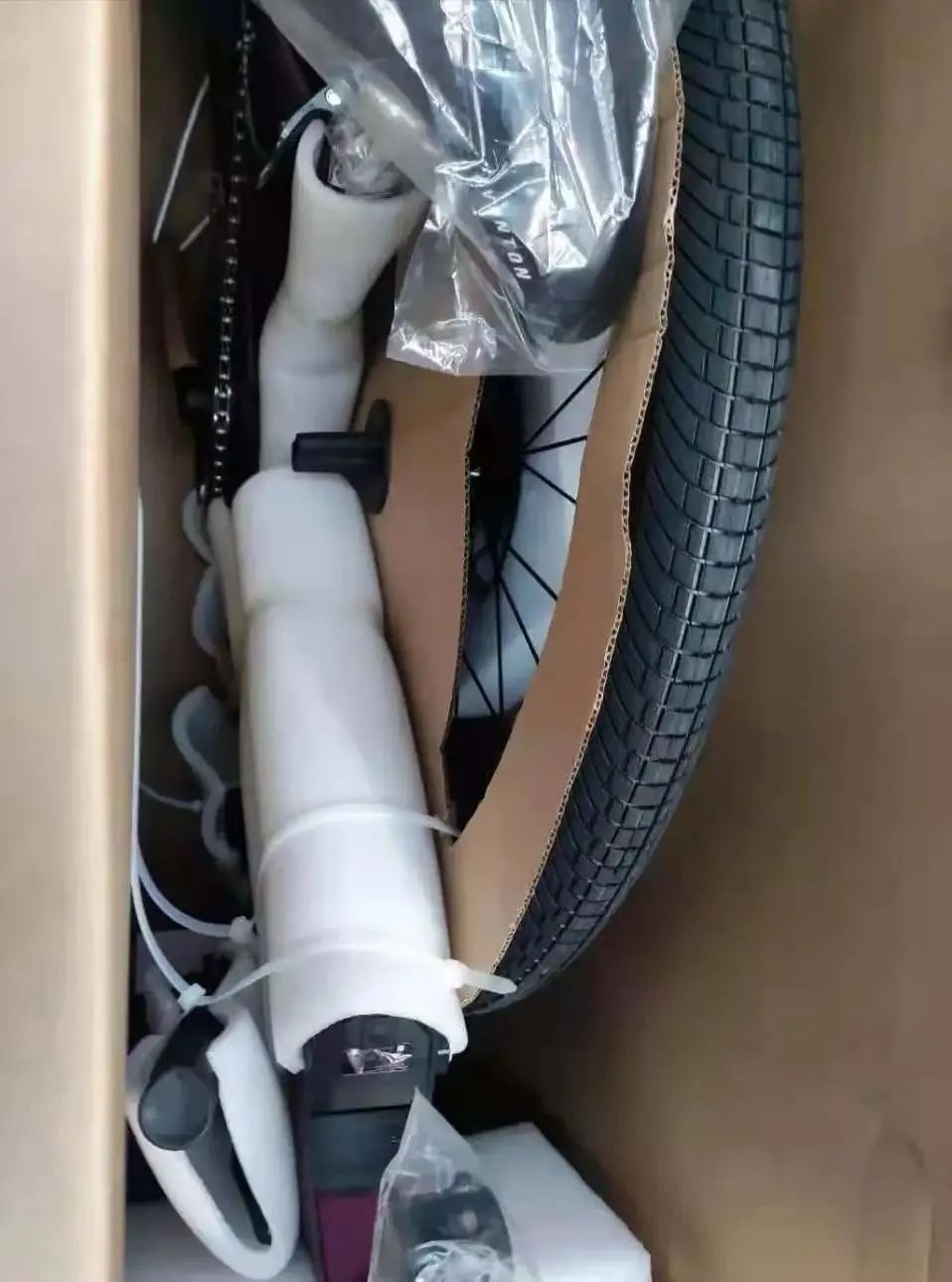 中港鋰<a href='http://m.westfieldfloors.com' title='電池海運(yùn)' >電池海運(yùn)</a>